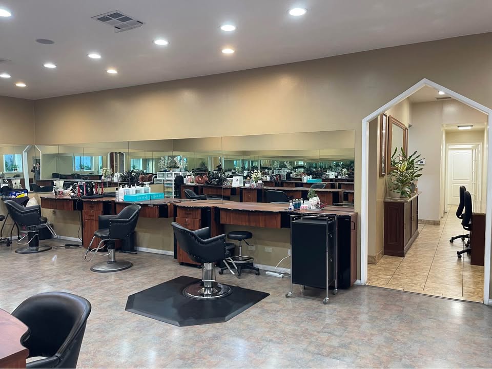 Turnkey, Highly Rated Salon in Prime Menlo Park